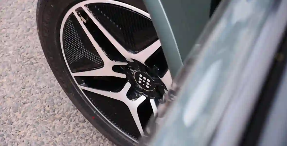 Рассуждения о рестайлинге EVOLUTE i‑SPACE и летний фотосет