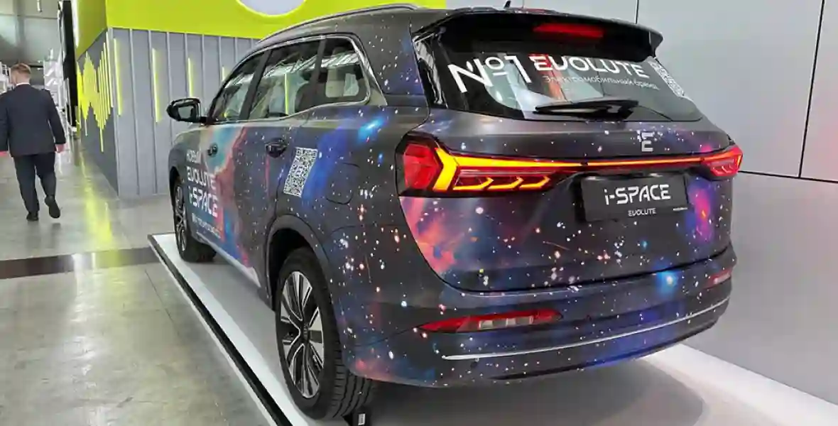 Обновленный EVOLUTE i‑SPACE начнут собирать в России по полному циклу. Первый обзор кроссовера