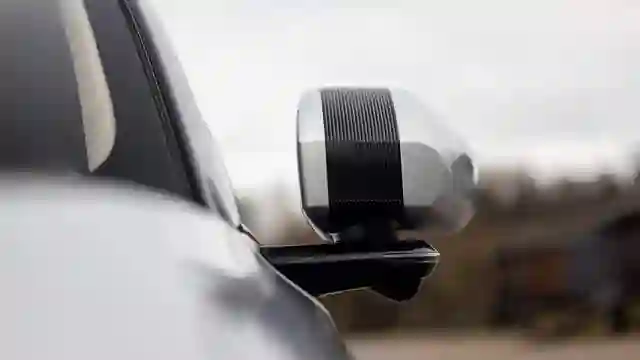 Новость EVOLUTE (Тихо едет, громко лает: чем удивил доступный российский электромобиль)